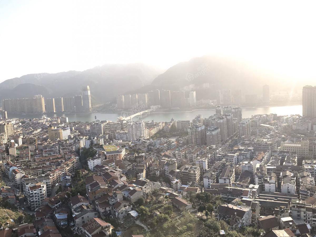 青田县 青田-丽水青田县青田鹤城街道景山路100,102号查看地图