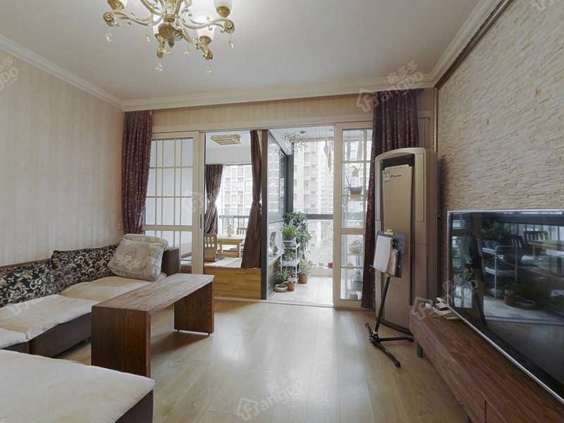 国际公寓2室2厅1卫面积104平方米总价700万