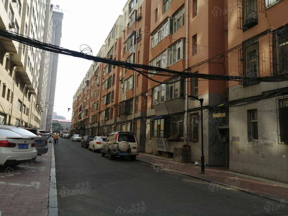 蓝天高层小区图片