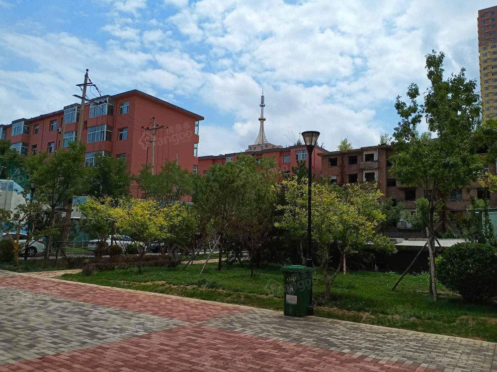 水岸龙城苑小区图片