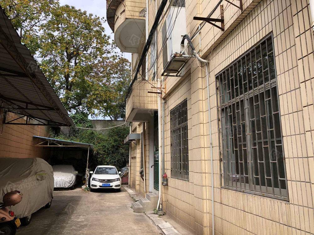 建行宿舍小区图片