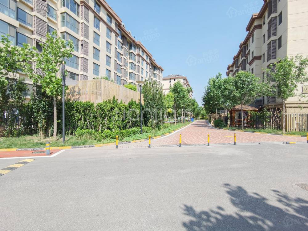 亿馨园小区图片