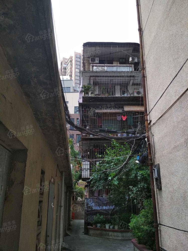 琼新新村小区图片